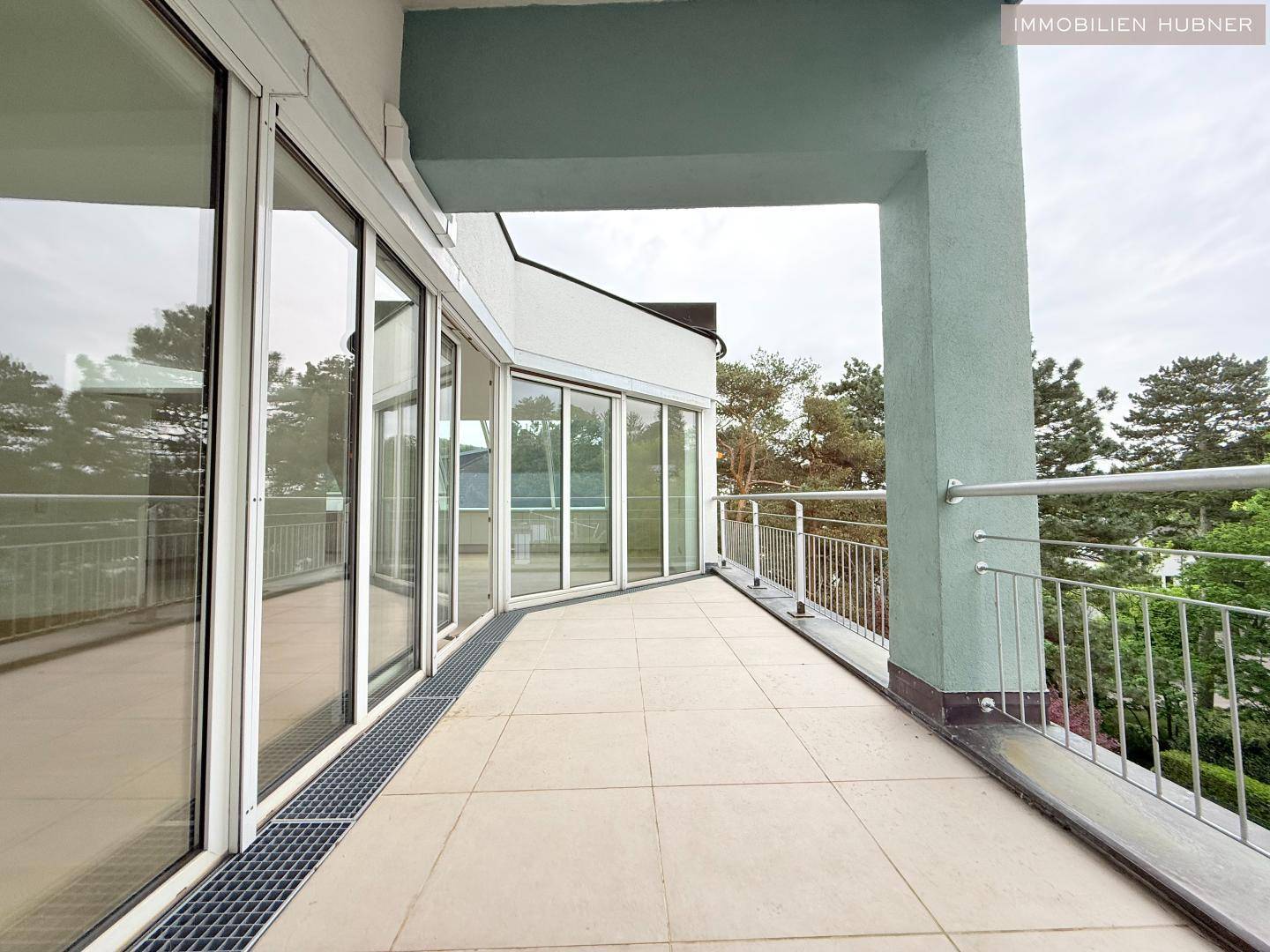 untere Terrasse vom Wohnraum