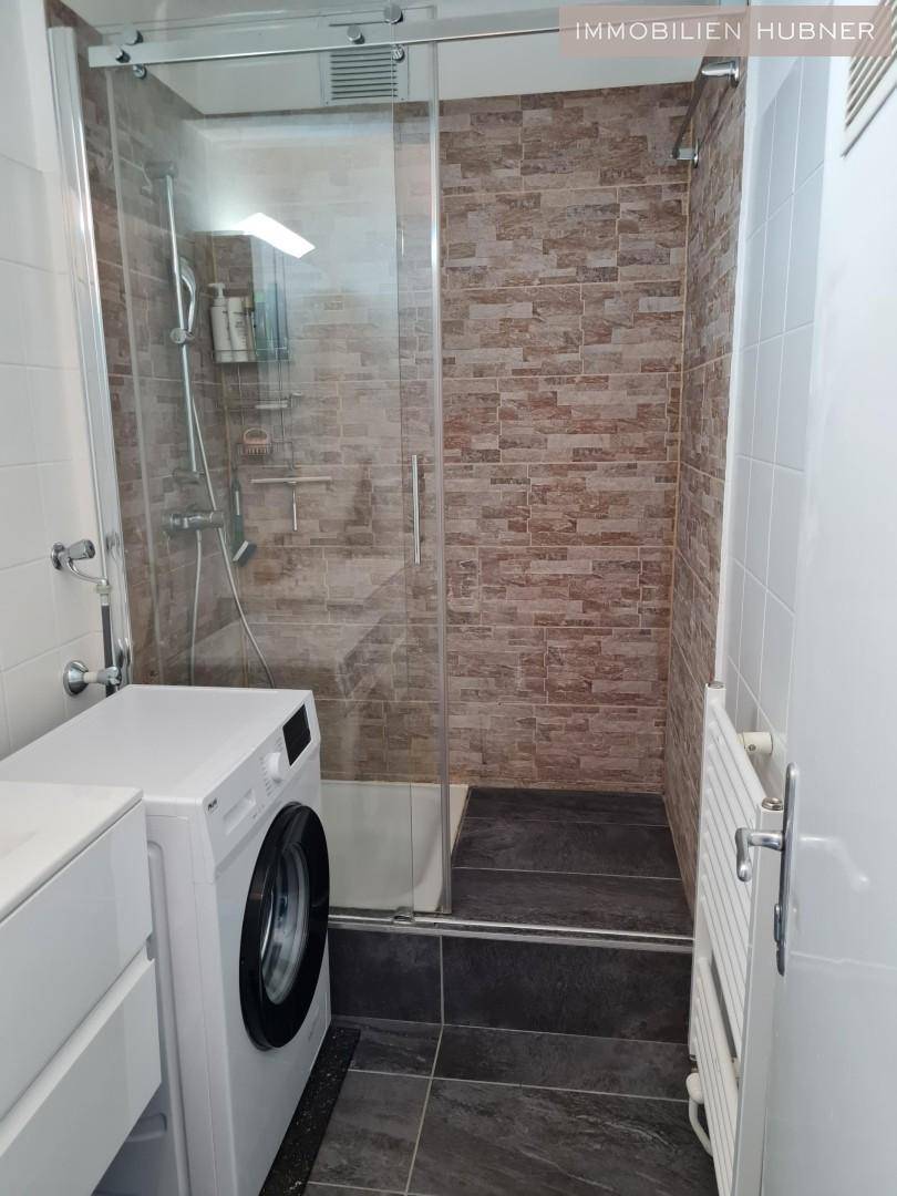 Badezimmer mit Dusche