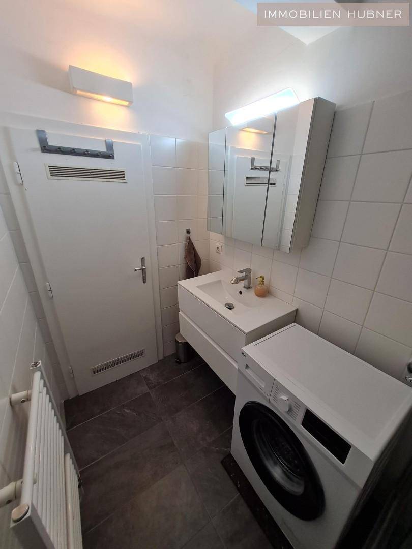 Badezimmer mit Dusche