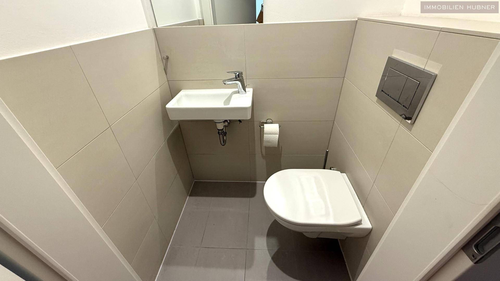 WC mit Waschbecken
