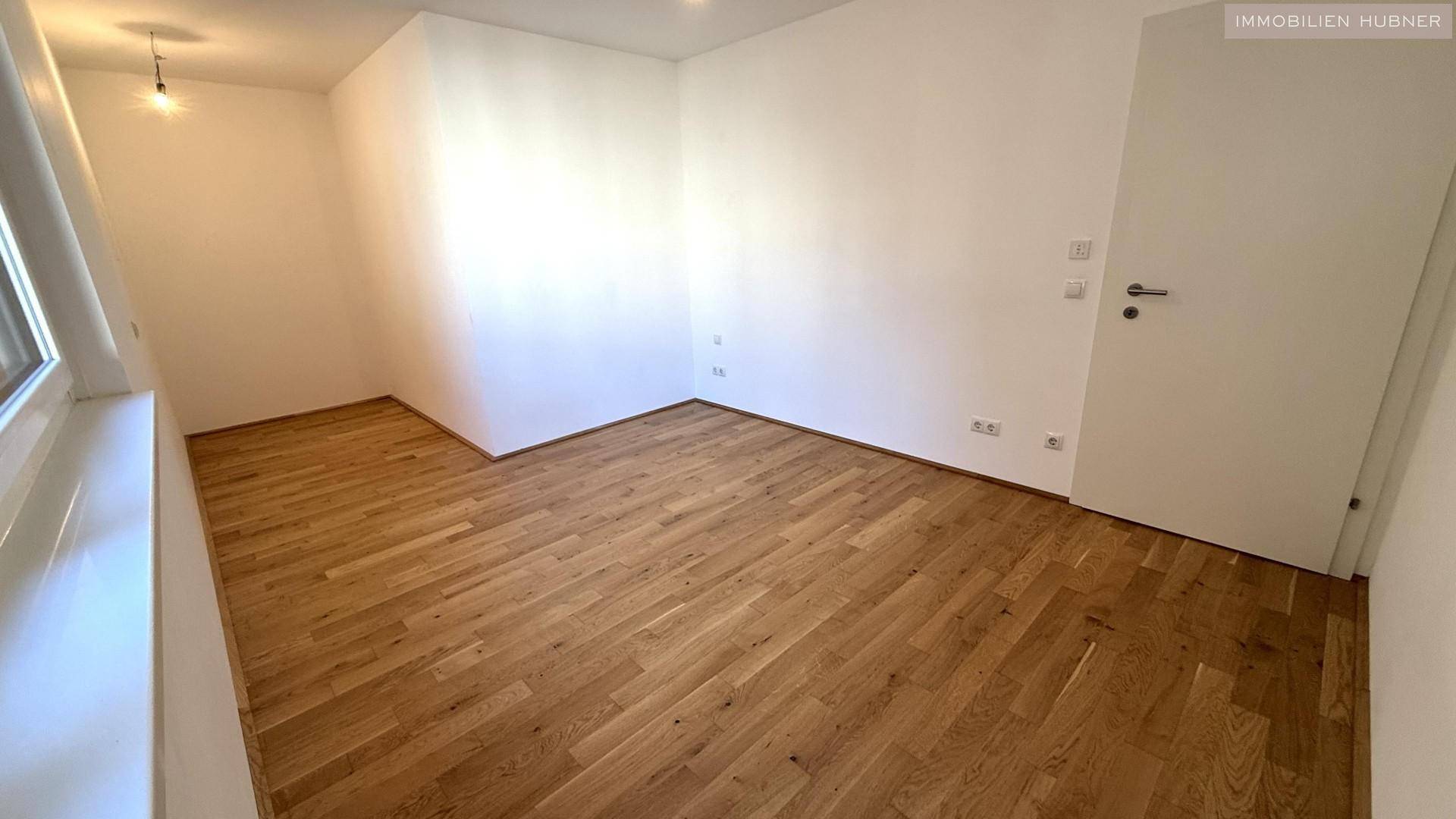 Zimmer 2 mit Schrankraum