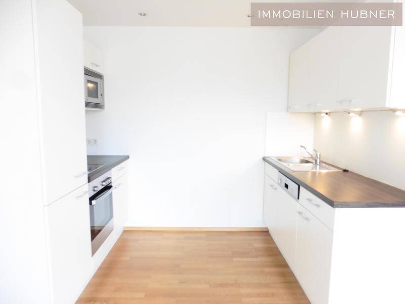 schöne, top ausgestattete Küche
