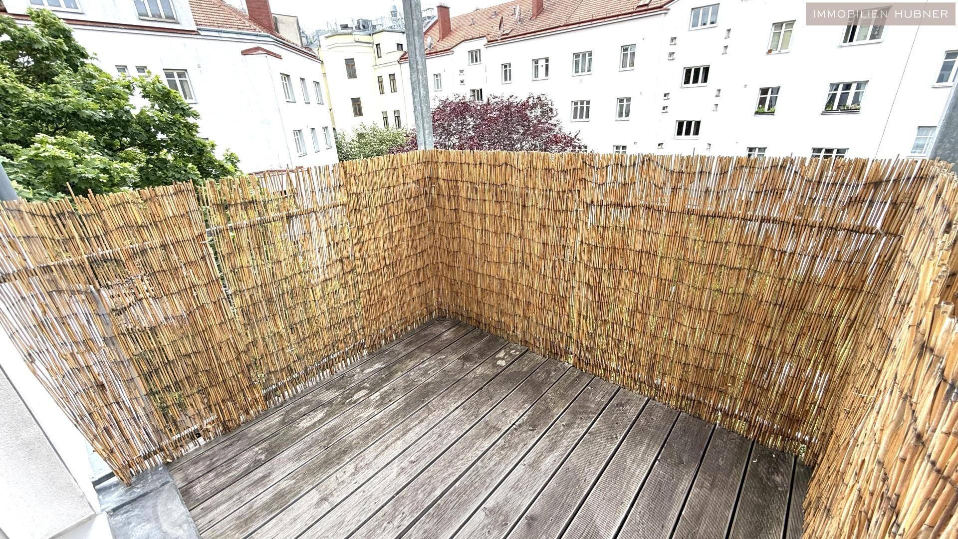 großer Balkon