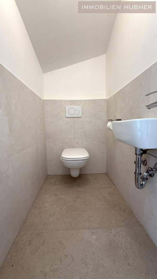 WC mit Waschbecken