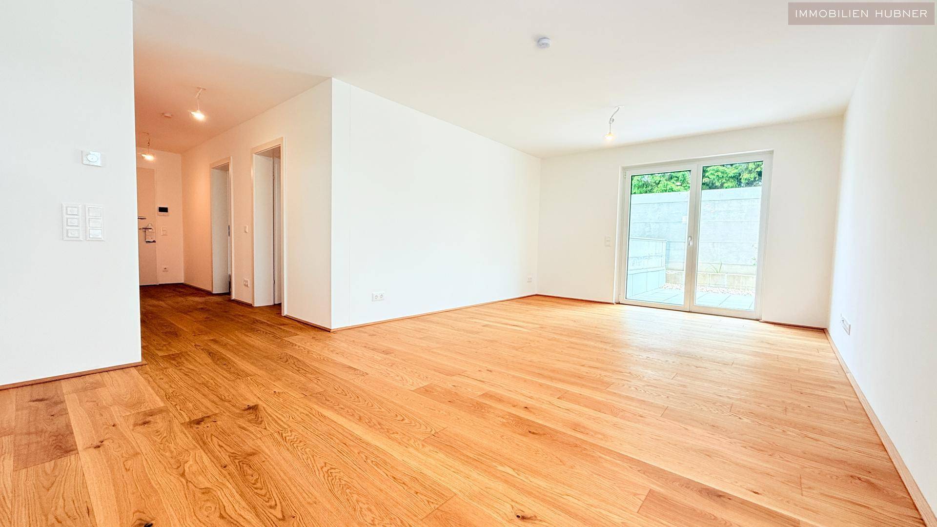 Wohnraum mit Blick zum Vorraum