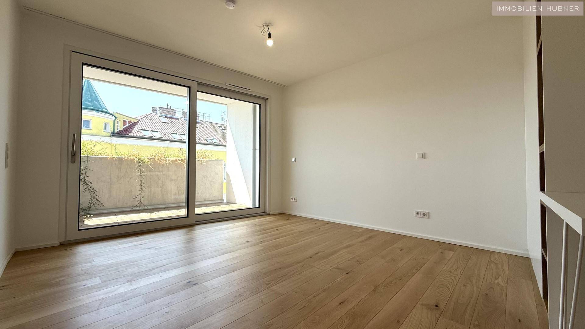 Zimmer - Blick zur Loggia
