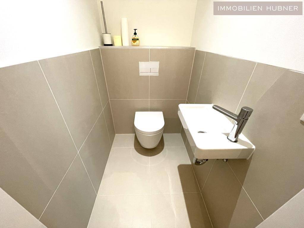 WC mit Waschbecken