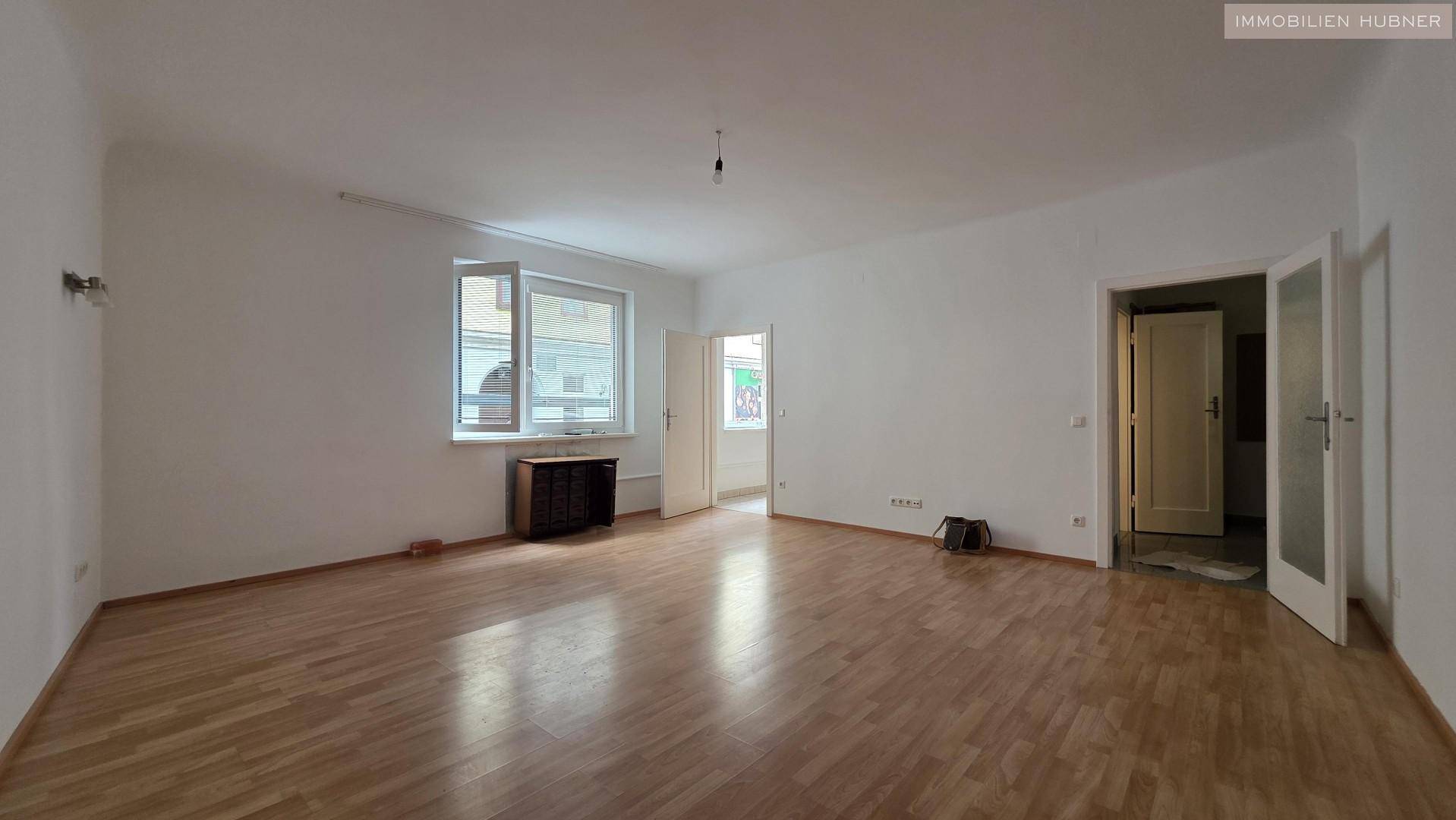großes Wohnzimmer