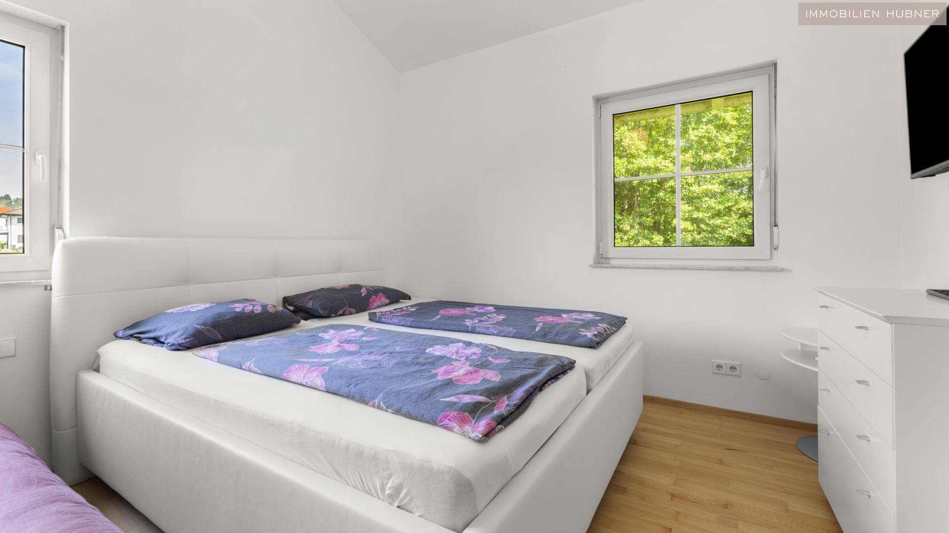 2. Schlafzimmer von 7 mit Garderobe