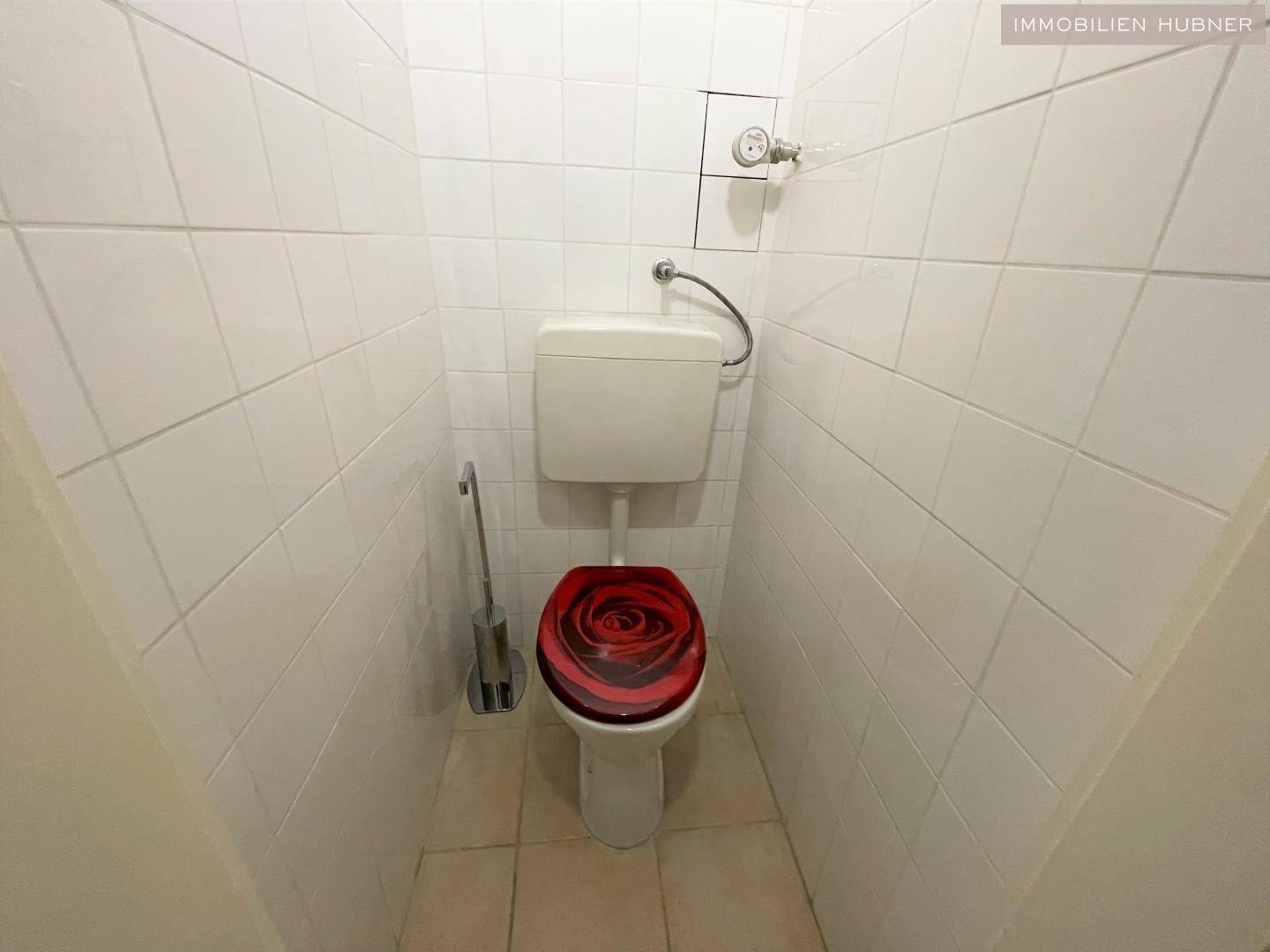 separates WC