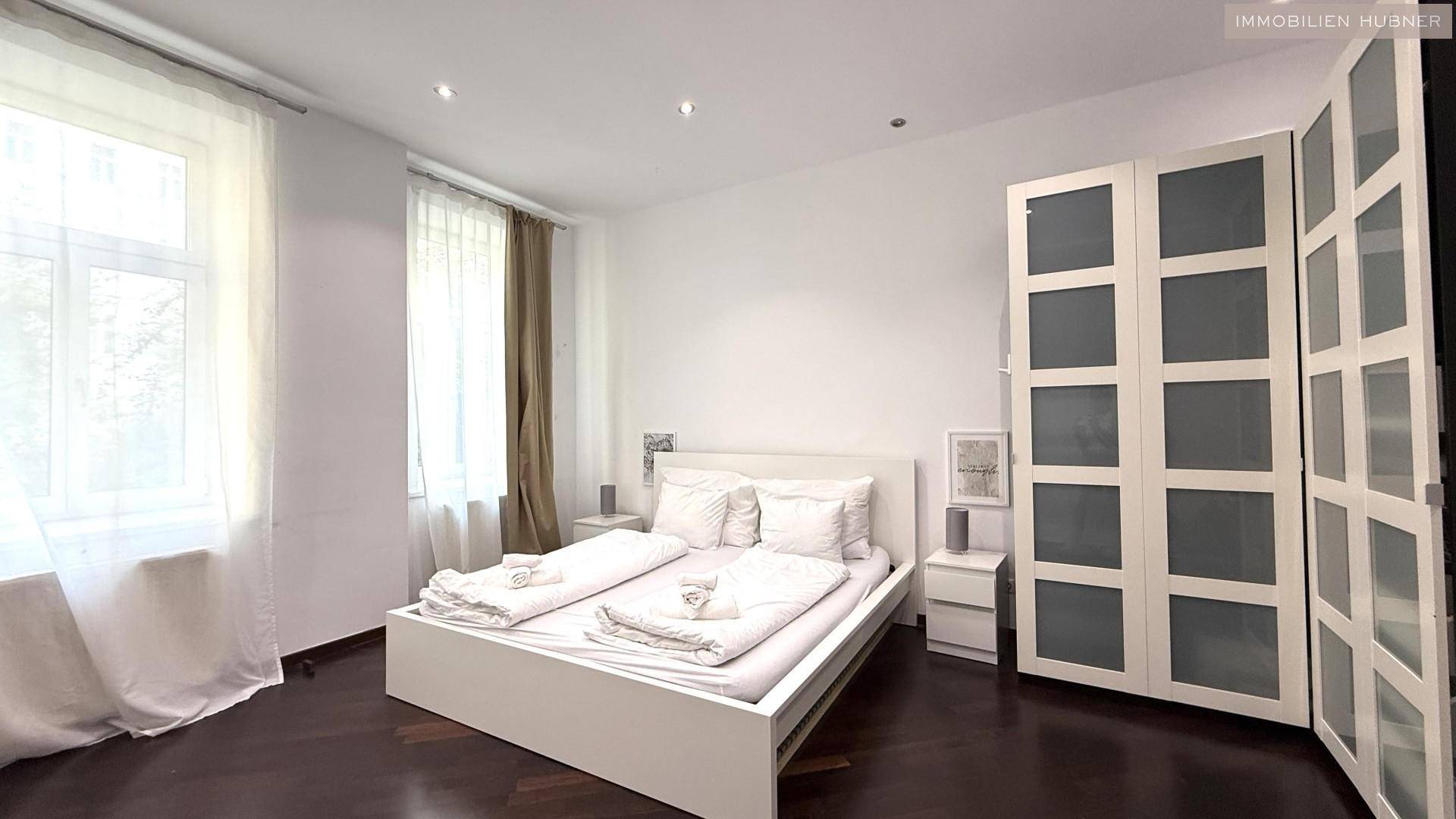 Schlafzimmer 1