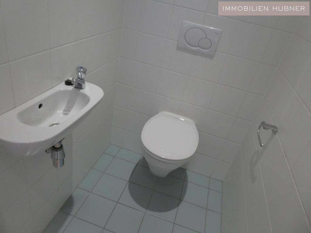 WC mit Waschbecken