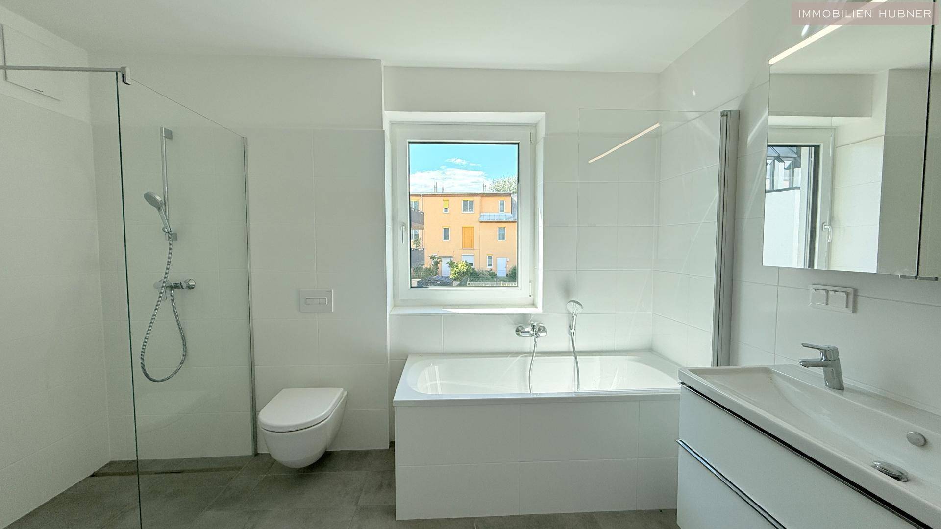 modernes Wannenbad