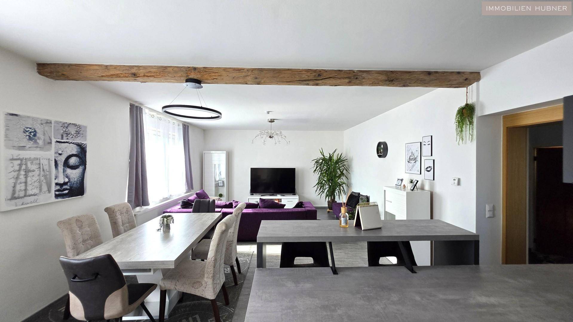 großes Wohnzimmer