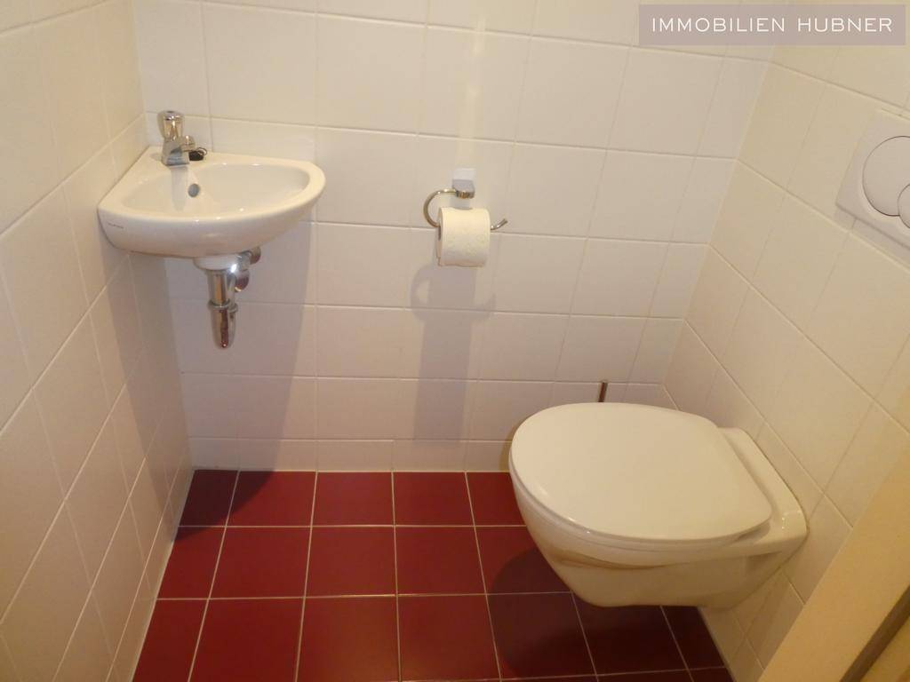 WC mit Waschbecken