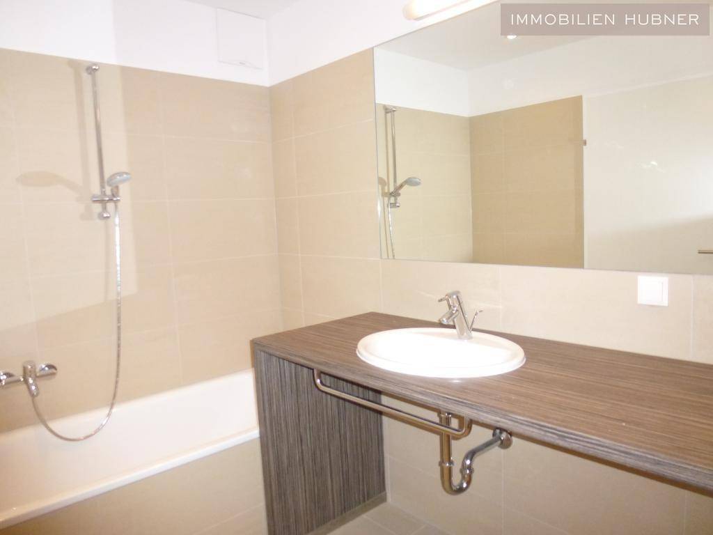 schickes Badezimmer