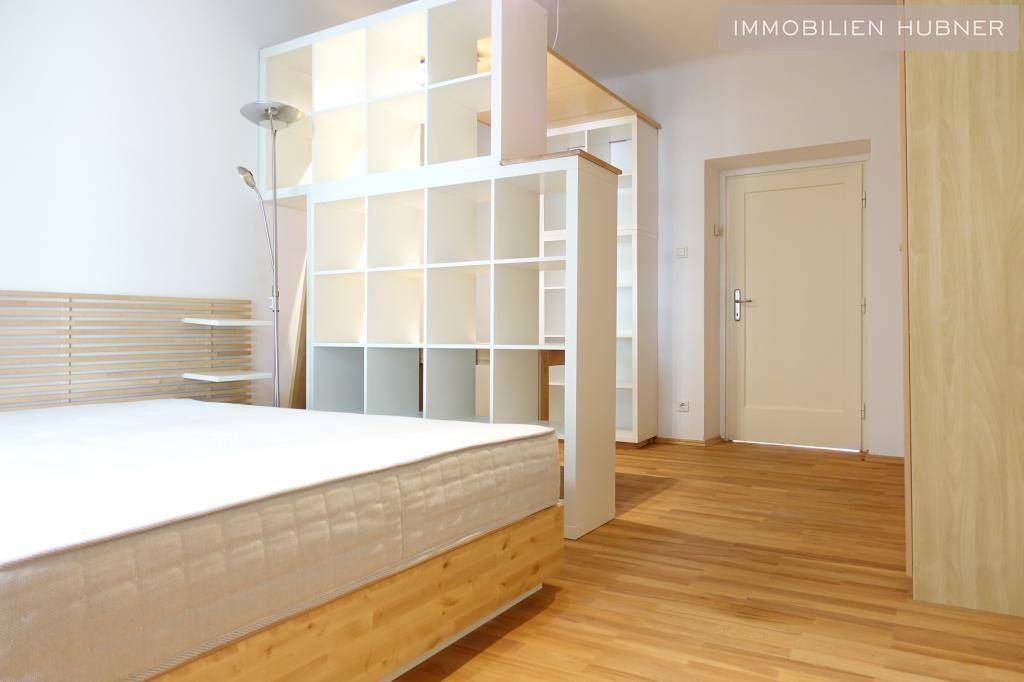 Schlafzimmer, Blick zur Tür
