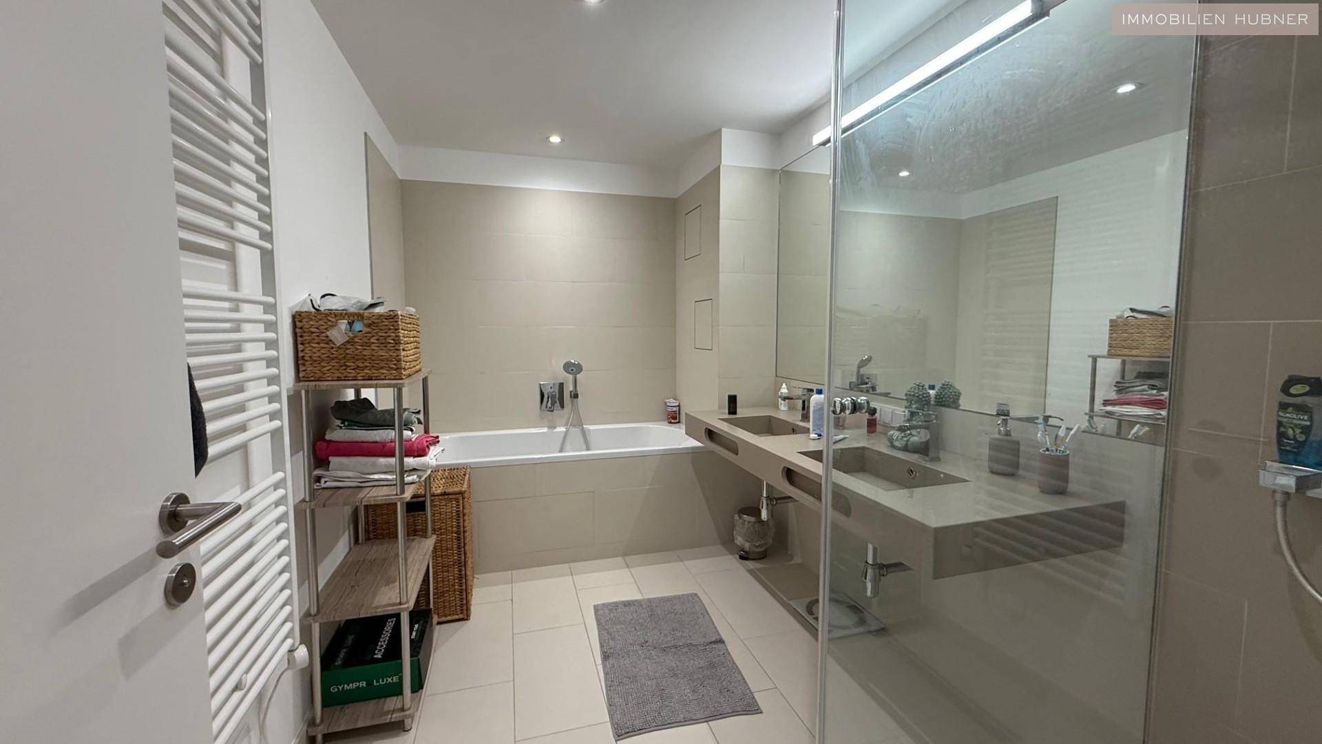 Bad mit Wanne UND Dusche