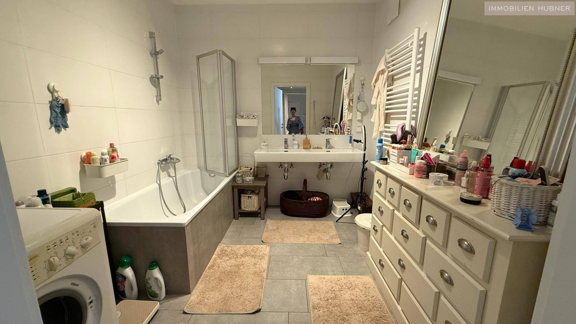 großes Badezimmer