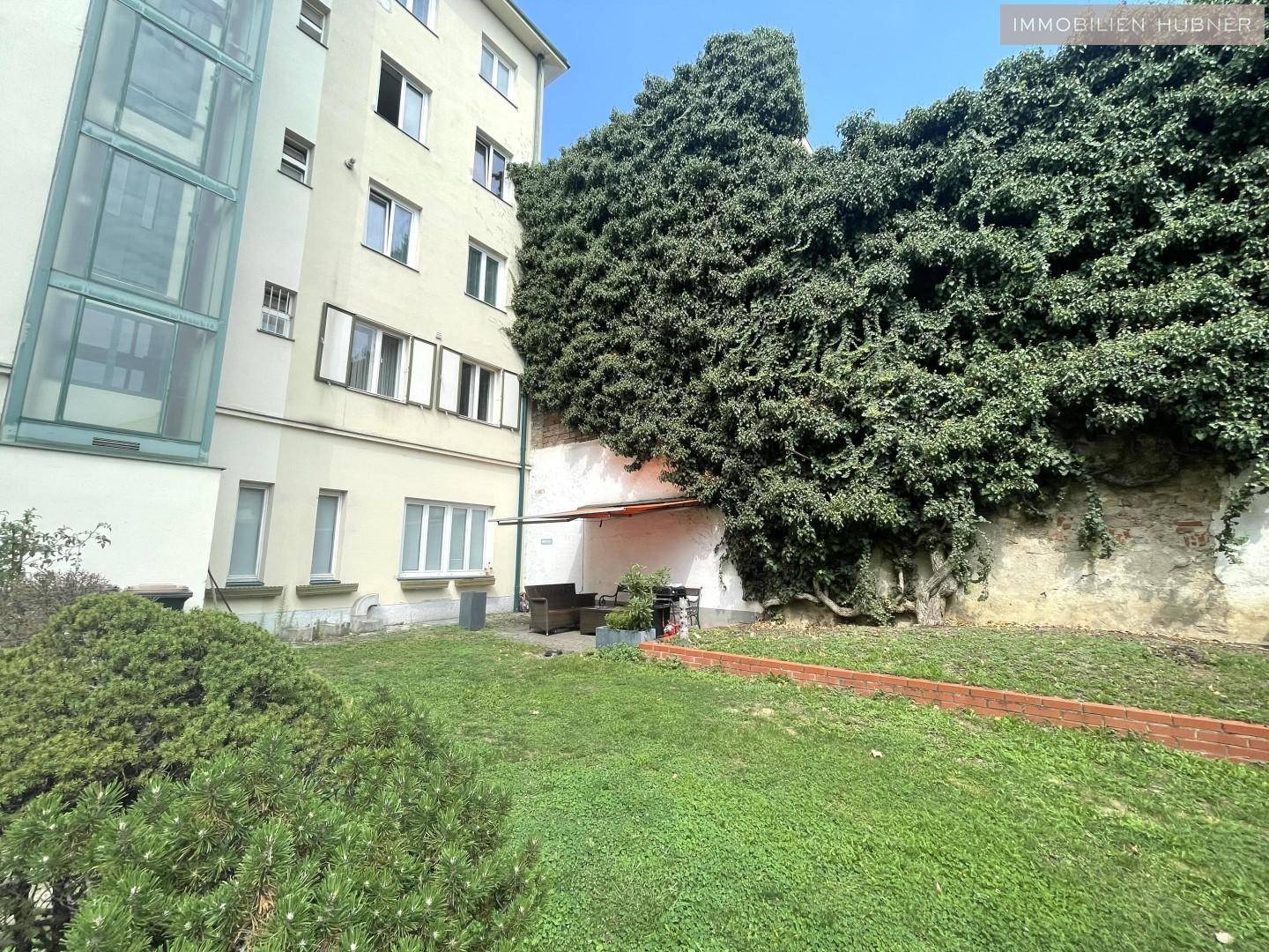 Sitzgelegenheit im Hof