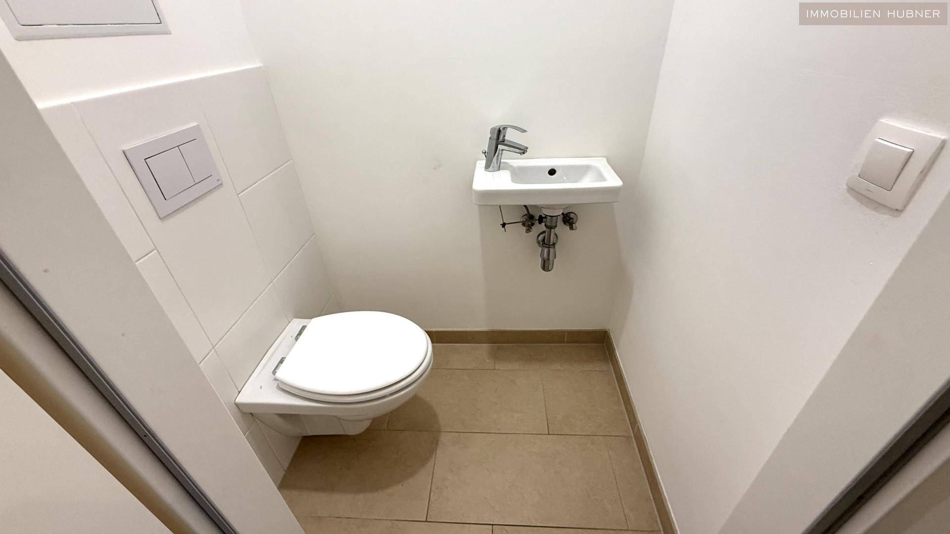 WC mit Waschbecken