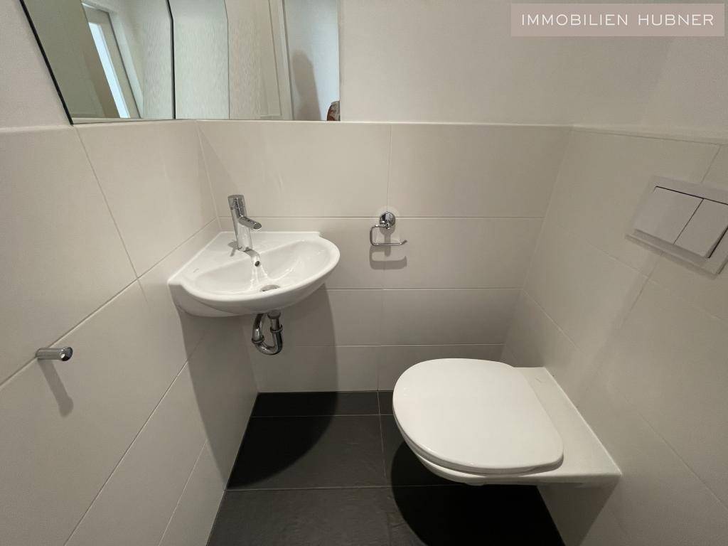 WC mit Waschbecken