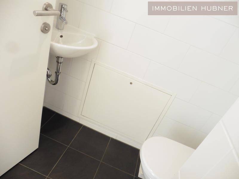 WC mit Waschbecken