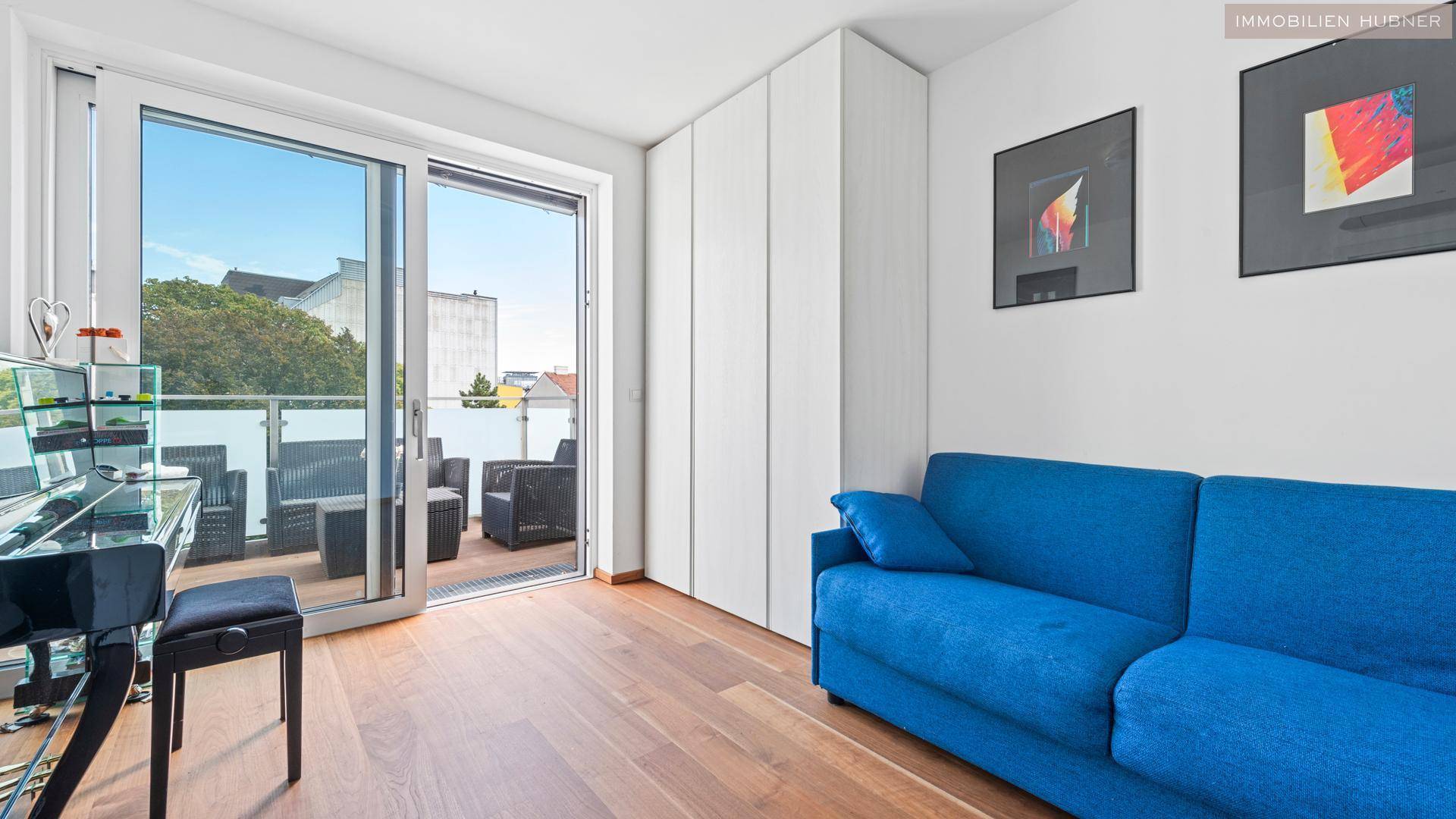 Zimmer mit Balkon