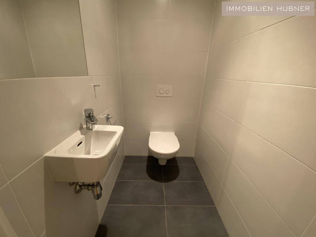 WC mit Waschbecken