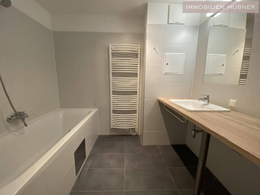 Badezimmer mit Wanne