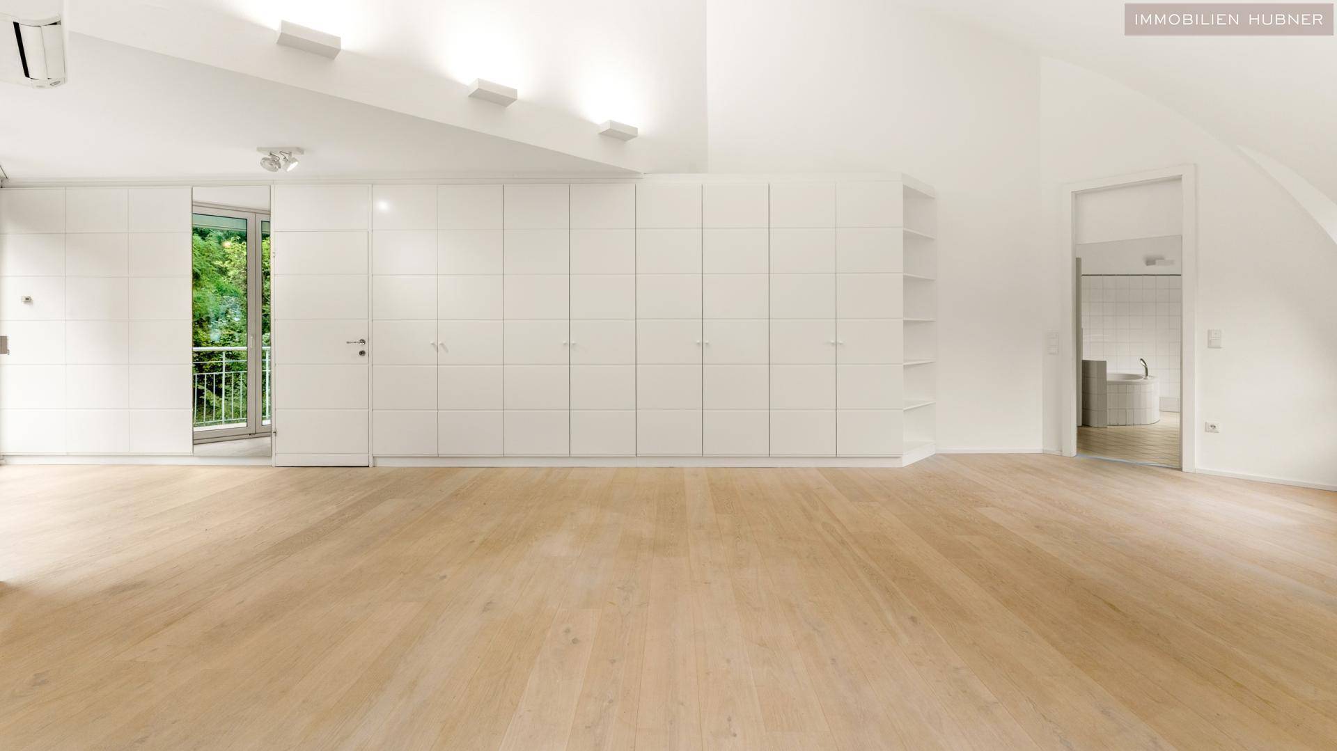 Schlafzimmer mit Einbauschrank