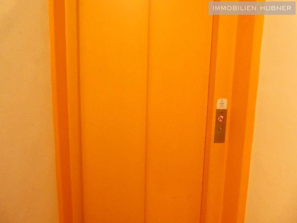 großer moderner Lift