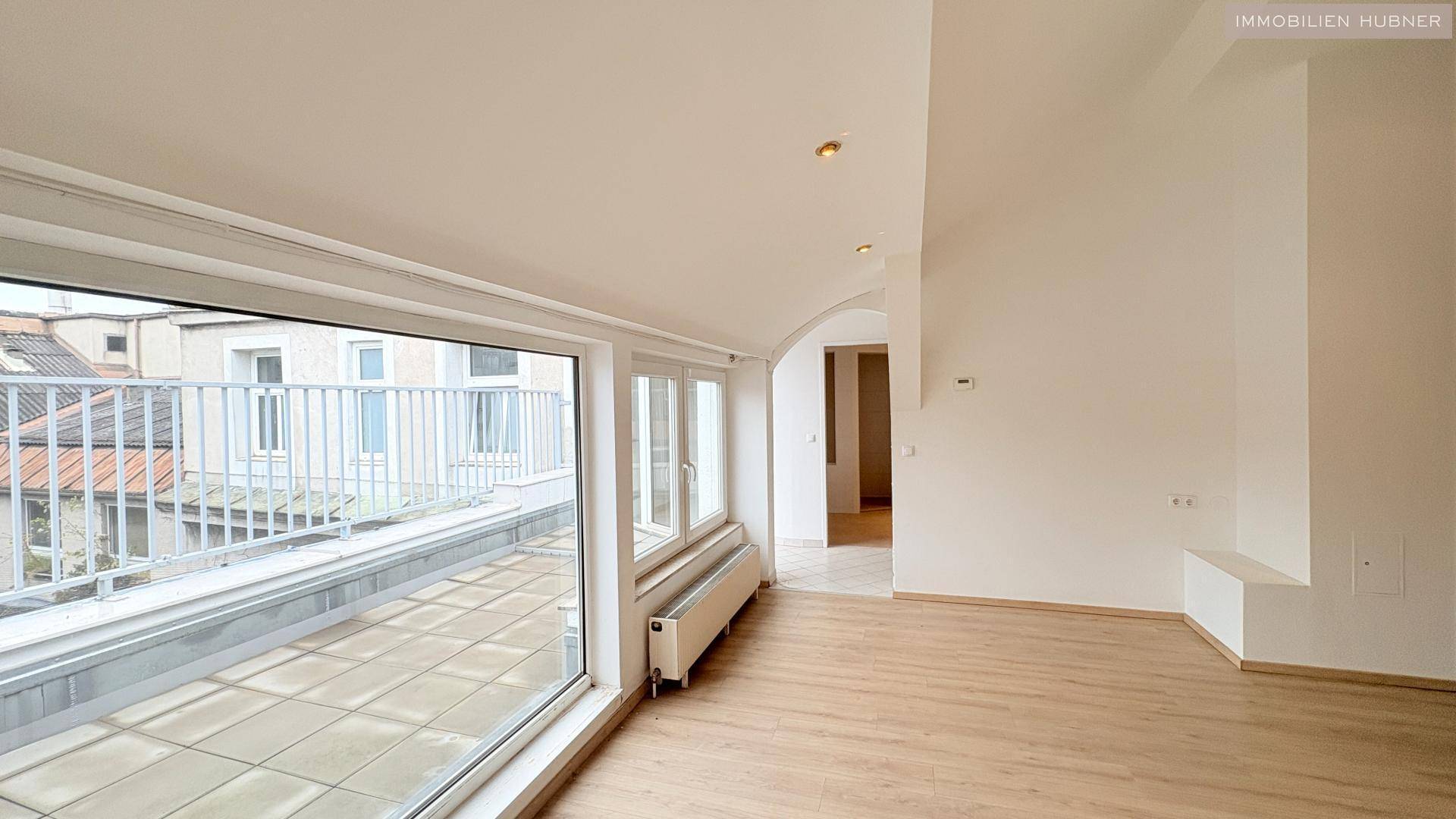 Wohnzimmer mit Terrassenblick