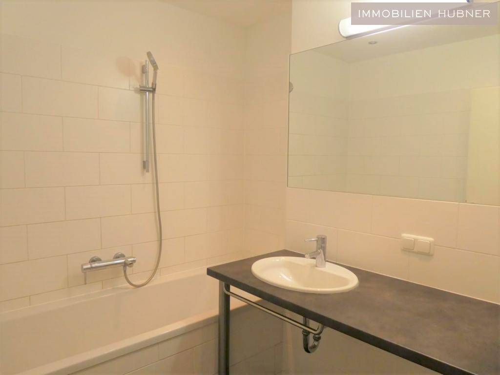 schickes Badezimmer