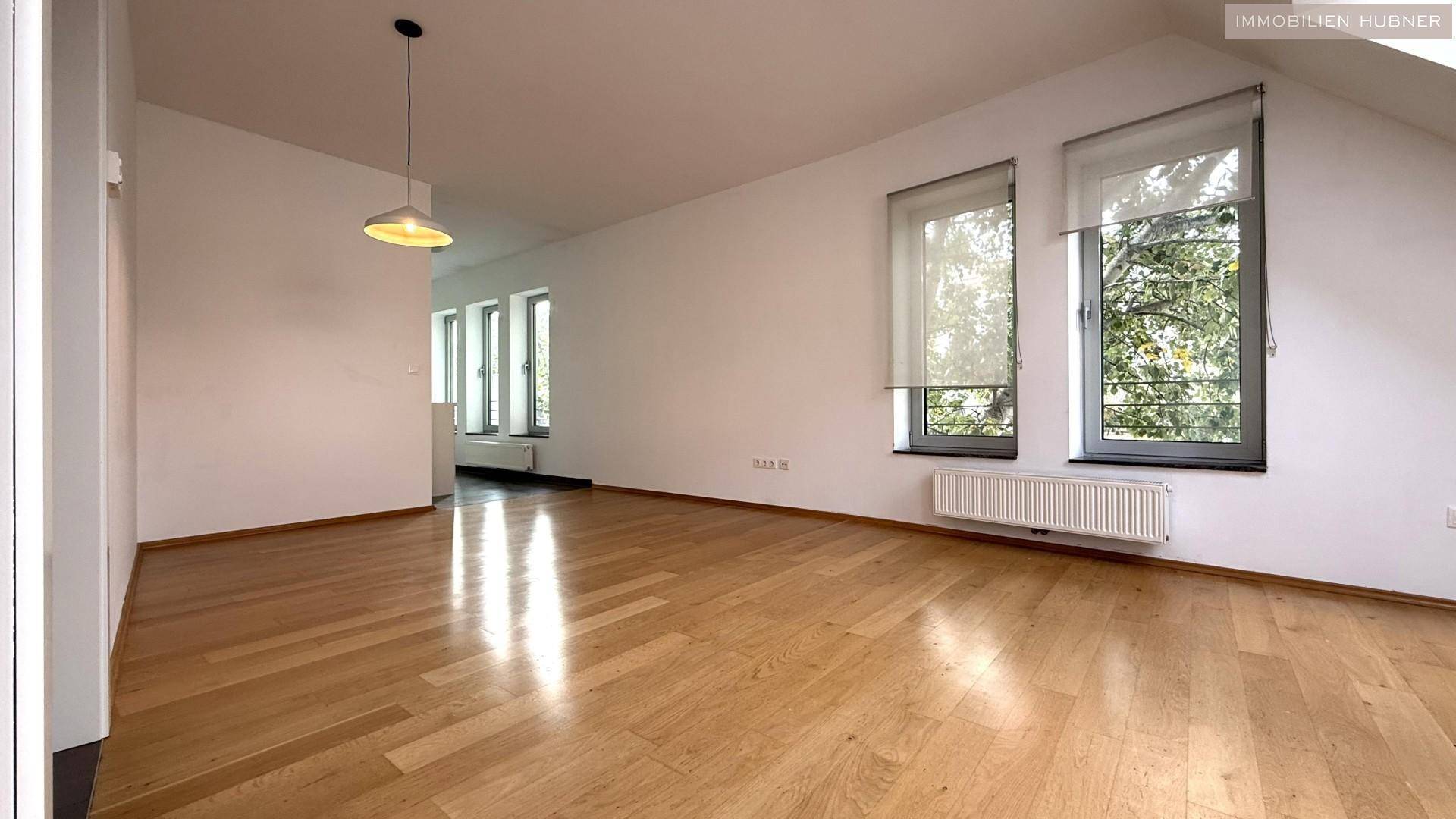 Wohnzimmer - Blick Richtung Küche