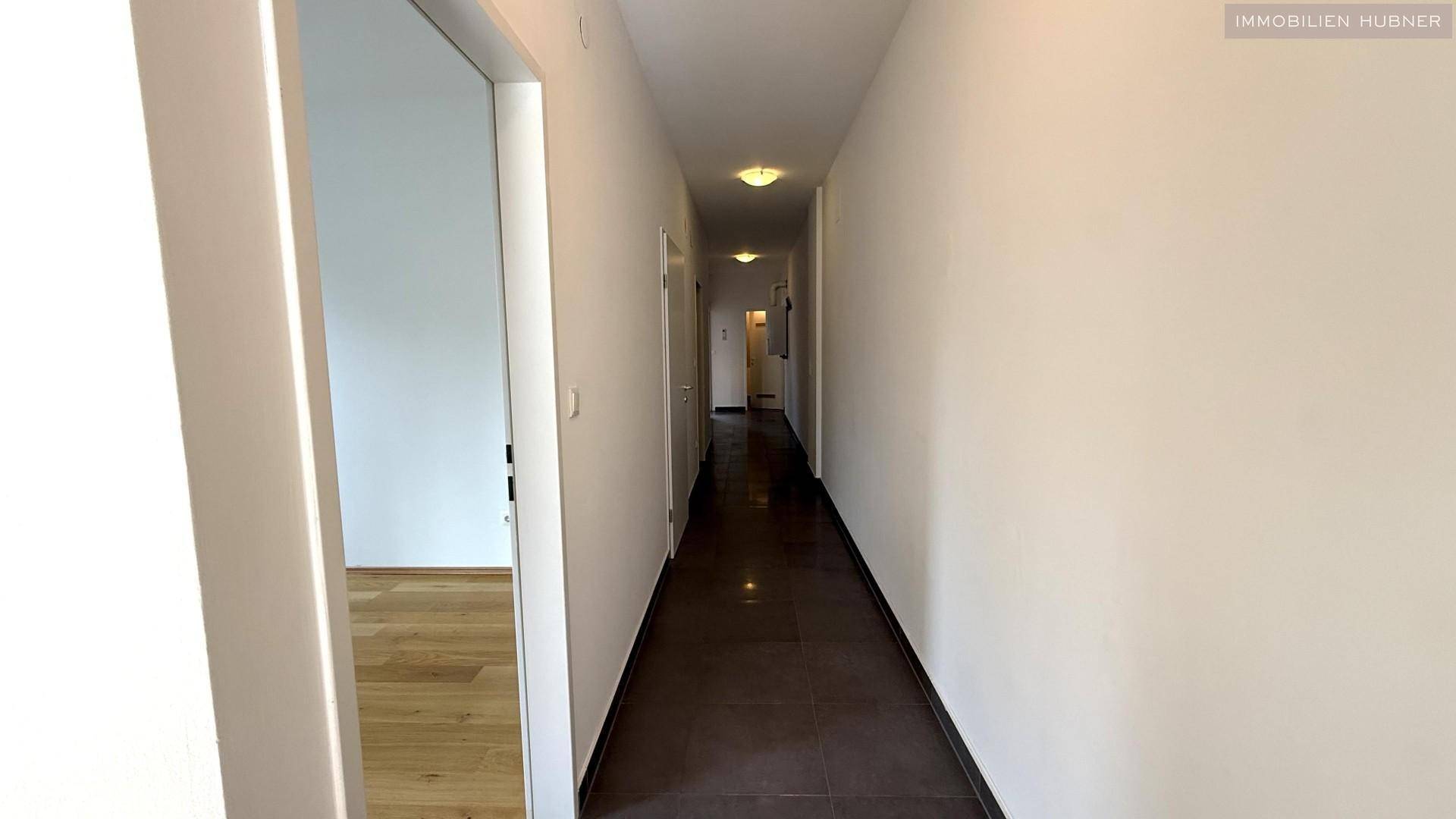 Gang mit Platz für Regalsystem