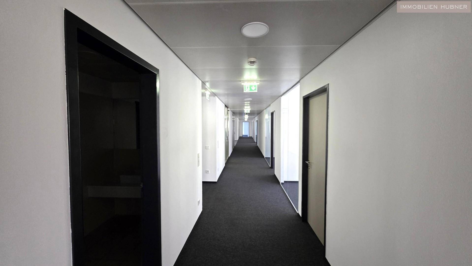 Moderne Bürofläche mit großem Besprechungsraum und Concierge-Service - Widok 4