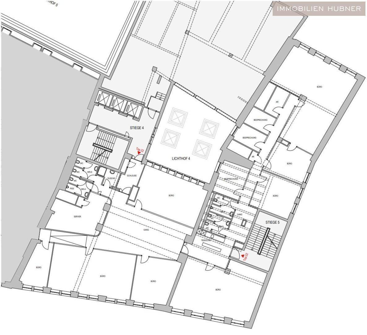 Detaillierter Grundriss einer Etage mit mehreren Büroräumen, Treppenhäusern und einem zentralen Lichthof.