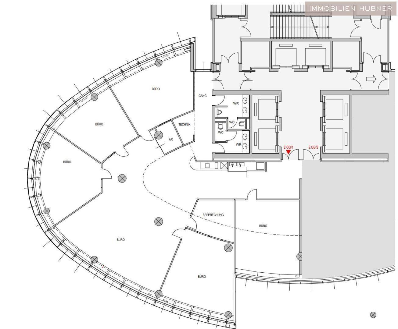 Grundriss eines Bürogeschosses mit mehreren Büroräumen, Besprechungszimmer und Sanitäranlagen.