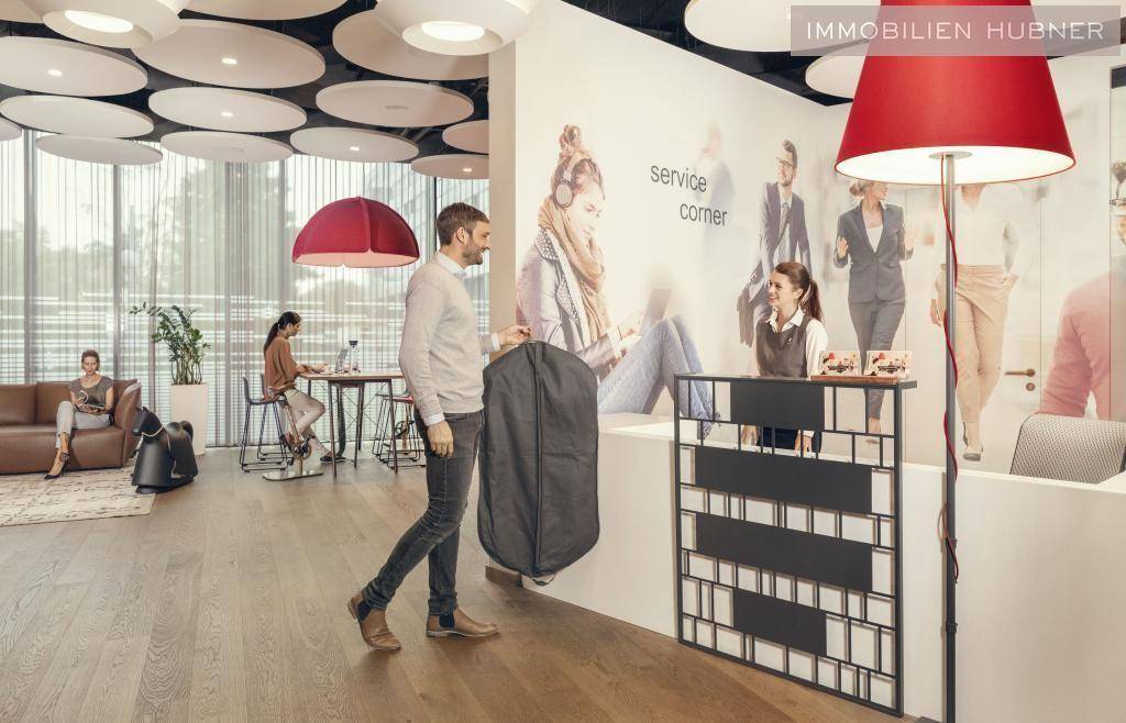 Moderne Empfangshalle mit Service-Ecke, stilvoller Beleuchtung und Holzboden, einladend für Besucher.