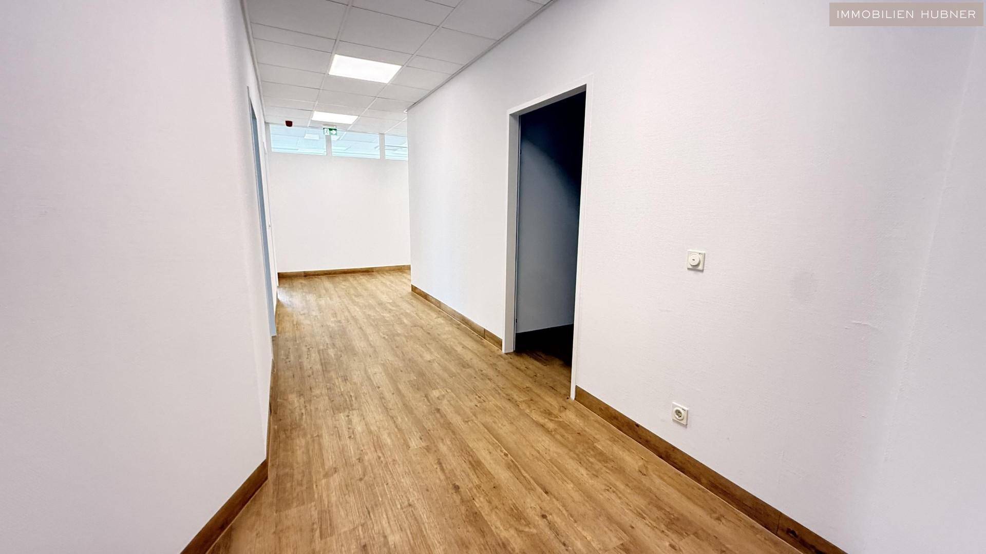 Provisionsfrei: Modernes Büro im Concorde Business Park zu mieten – další