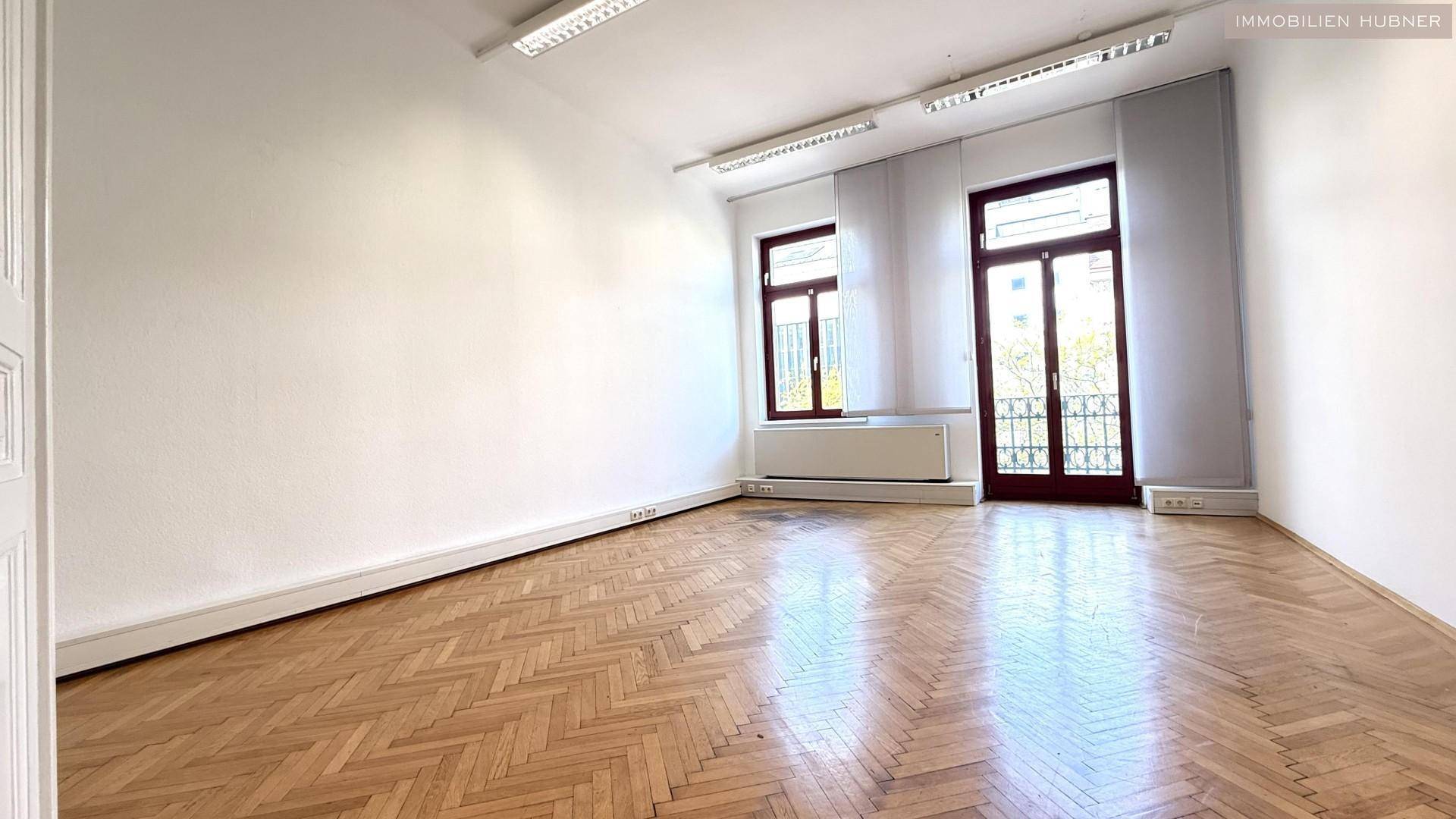 Klassisch-schönes ALTBAU- Büro mit BALKON zur Mariahilfer Straße in unmittelbarer U3-Nähe - Ansicht 3