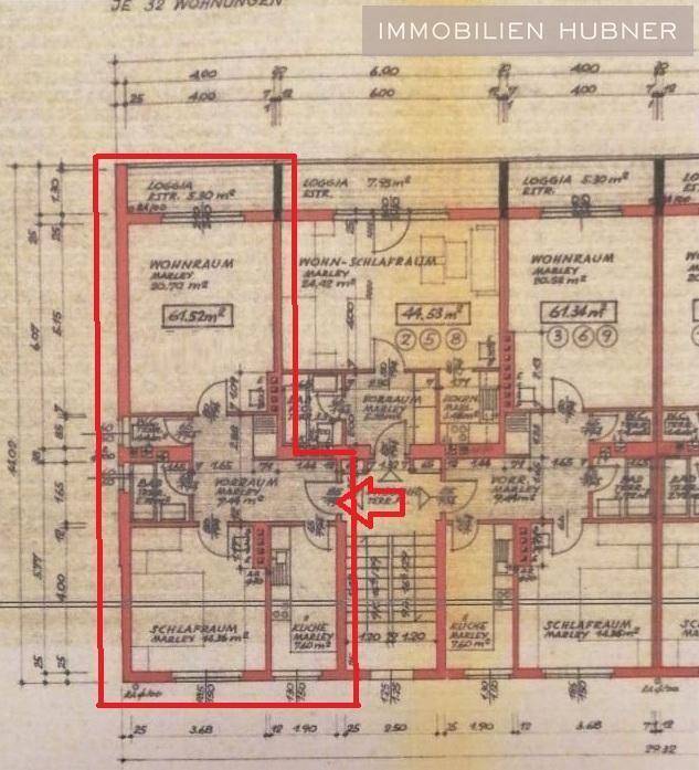 Detaillierter Grundrissplan einer Wohnung mit Wohnraum, Schlafzimmer und Loggia.