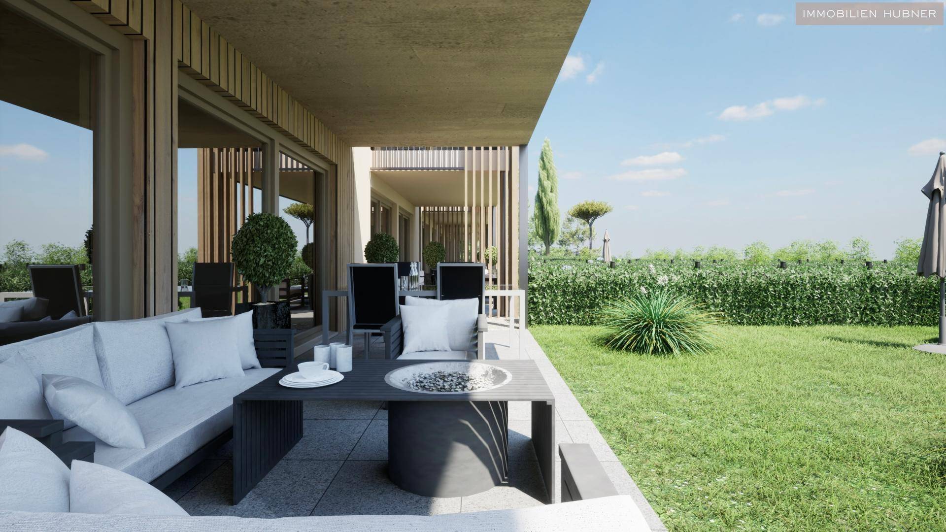 Geräumige Terrasse mit modernen Gartenmöbeln und direktem Zugang zum Rasenbereich.
