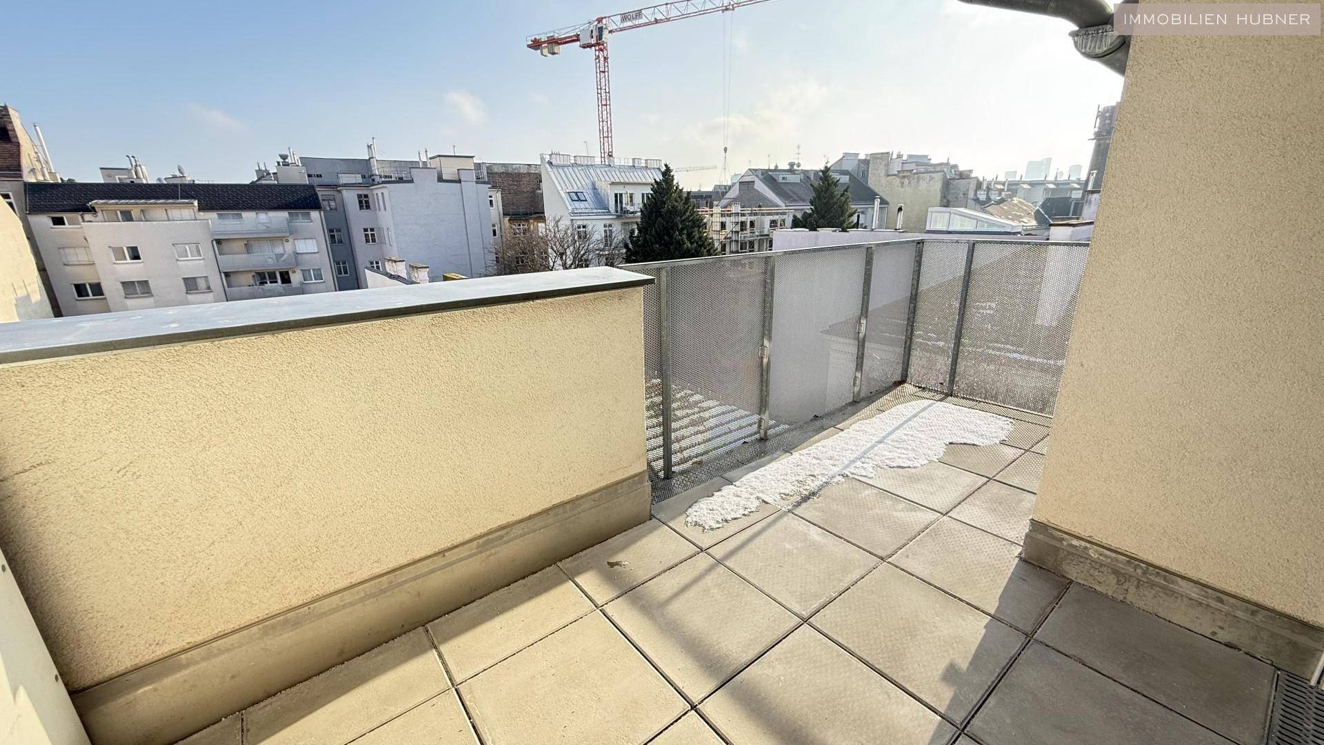 4 Zimmer - DG - Wohnung mit 2 Bädern und 8m² Terrasse! Weitblick! Hochwertige Ausstattung! - Ansicht 4