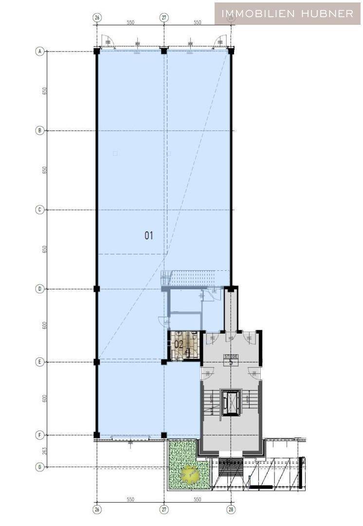 Grundriss eines länglichen Gebäudeteils mit großem Lagerbereich und einem zentralen Treppenhaus.
