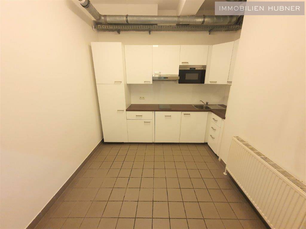 Großes Geschäftslokal in guter Lage - Nähe Schönbrunner Straße - Mehr