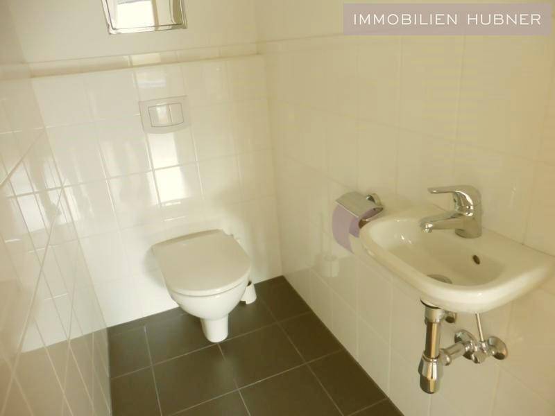 WC mit Waschbecken