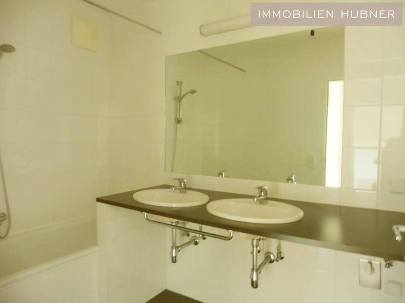 Doppelwaschbecken und Wanne
