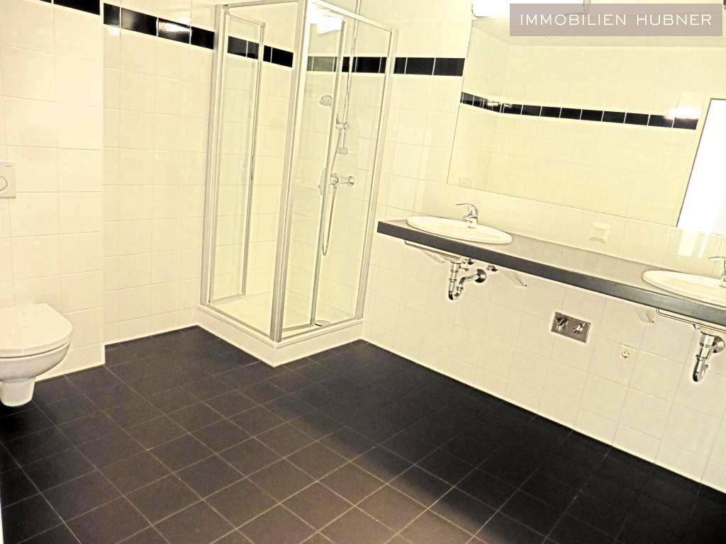 modernes Badezimmer